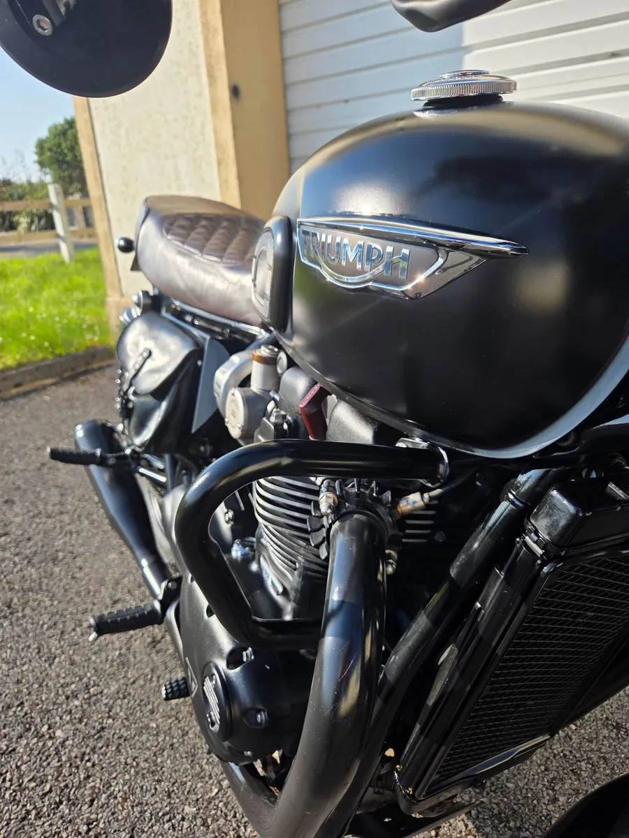Triumph Bonneville T-120 Black - Image 4