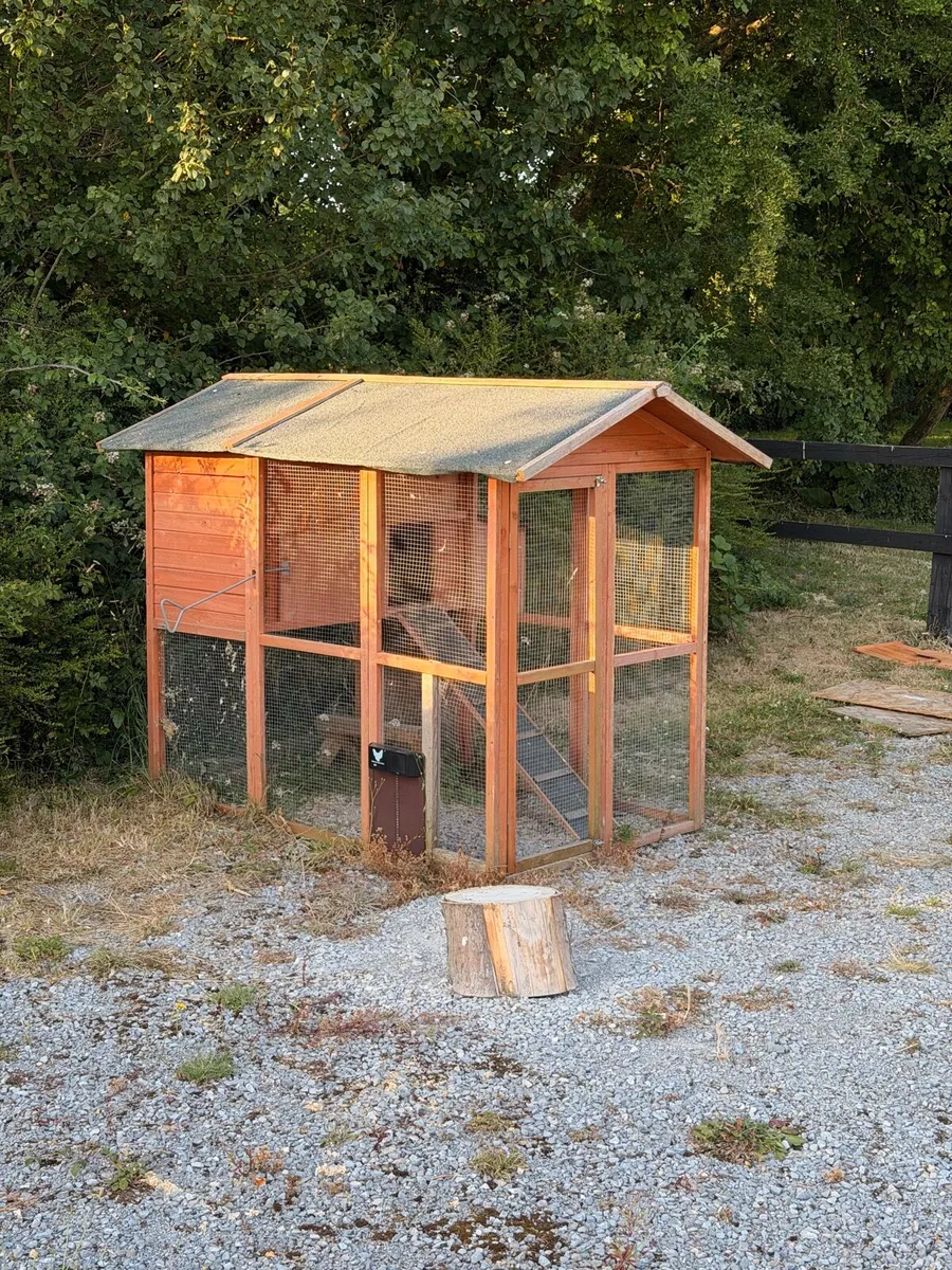 Wooden hen house with enclosure - Image 2