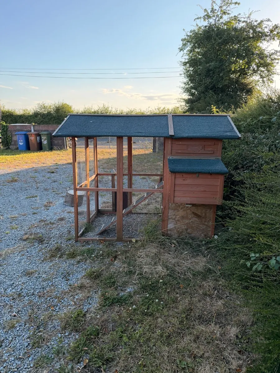 Wooden hen house with enclosure - Image 4
