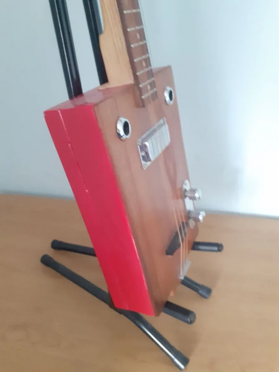 Box Guitar - Image 3