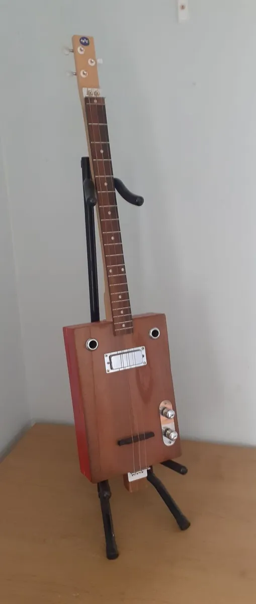 Box Guitar - Image 1