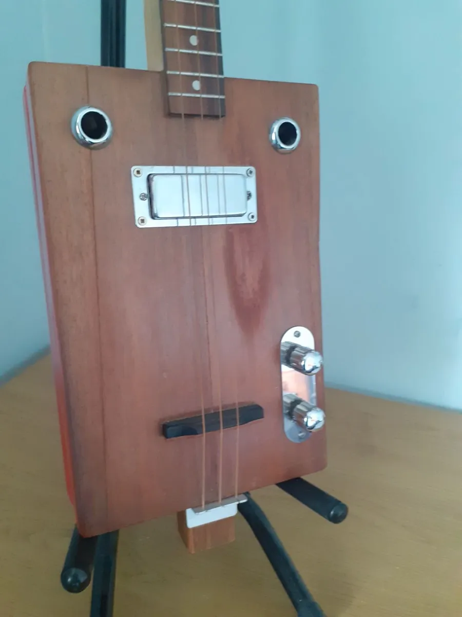 Box Guitar - Image 4