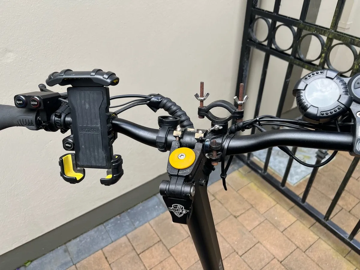Electric scooter - Image 3