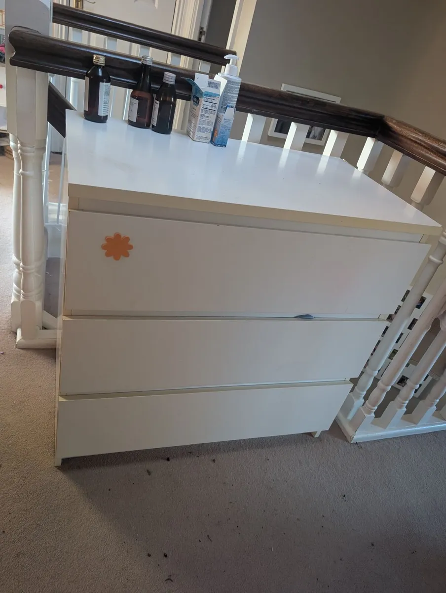 2 cot beds and 1 chest of drawers - Image 3