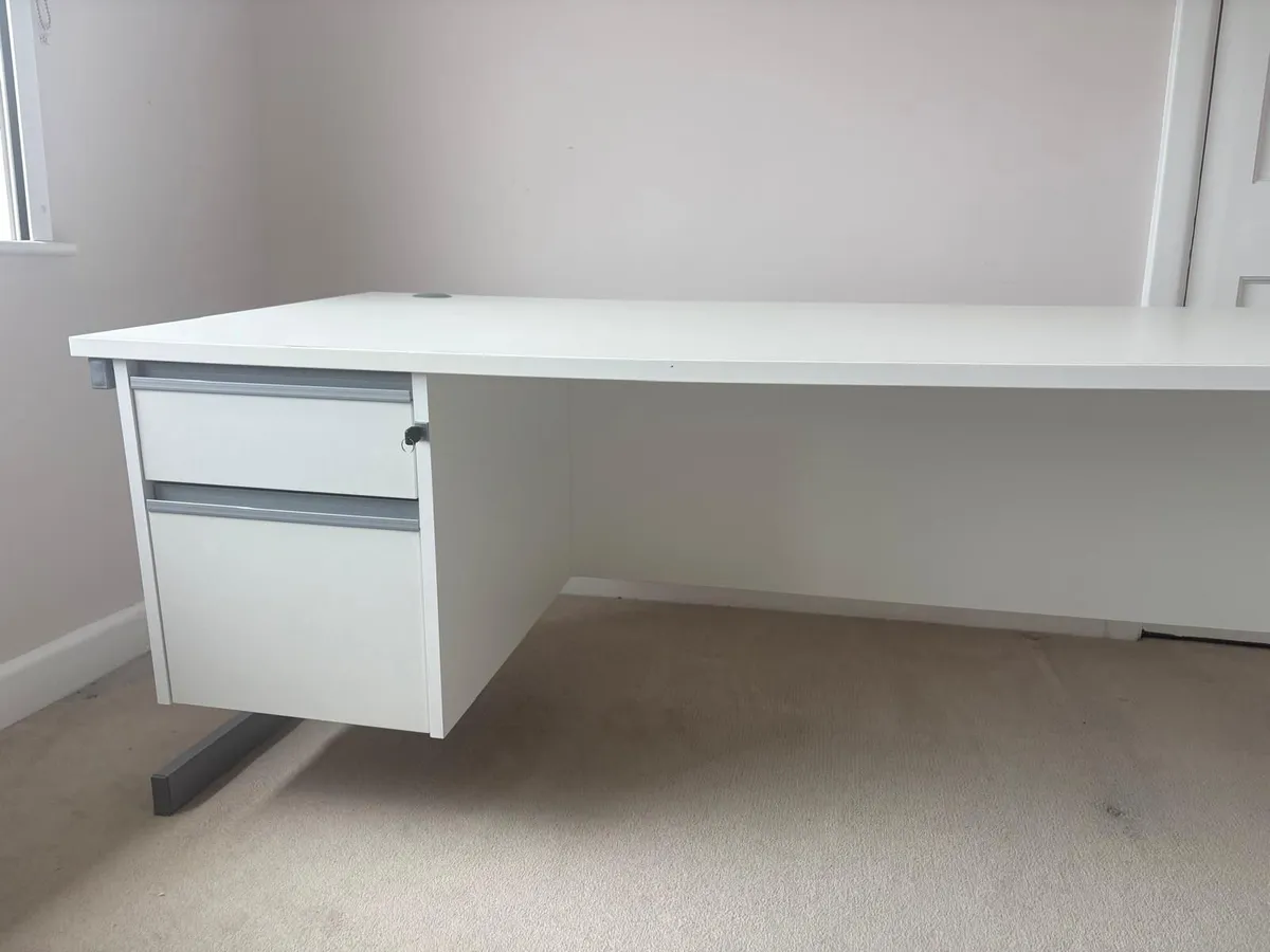 1800x800 mm Desk (White) with x2 Drawers - Image 4