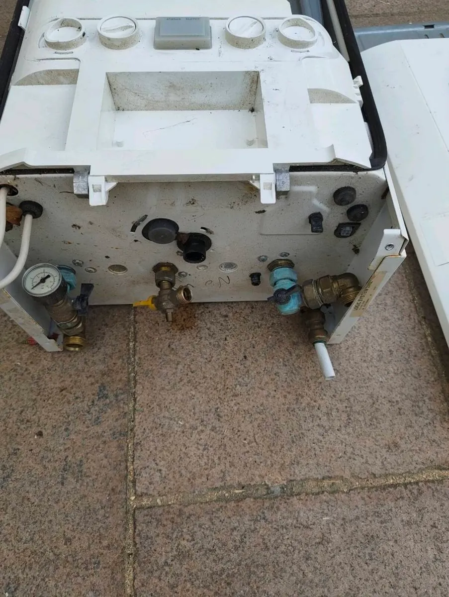 Ideal Logic 24ie gas boiler - Image 4