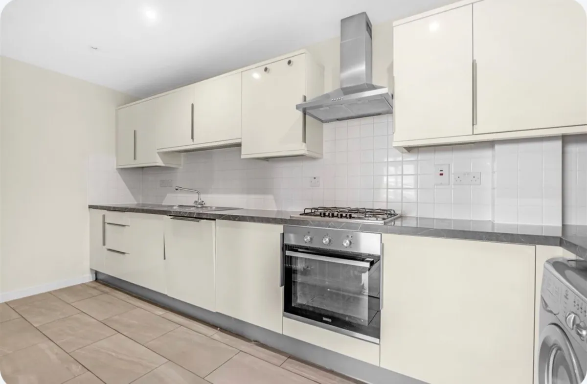 Stunning Kitchen Units – Bargain Price - Image 1