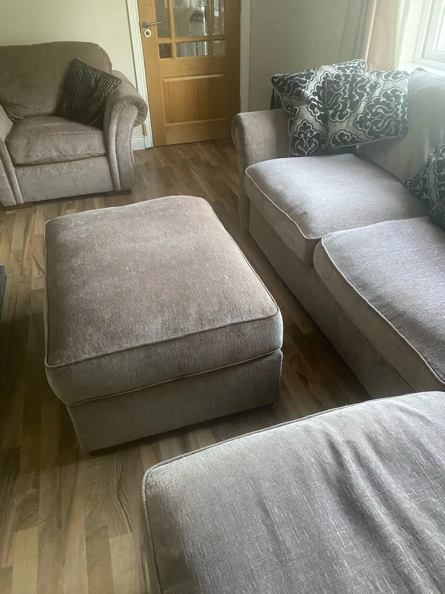 Furniture suite for sale - Image 1