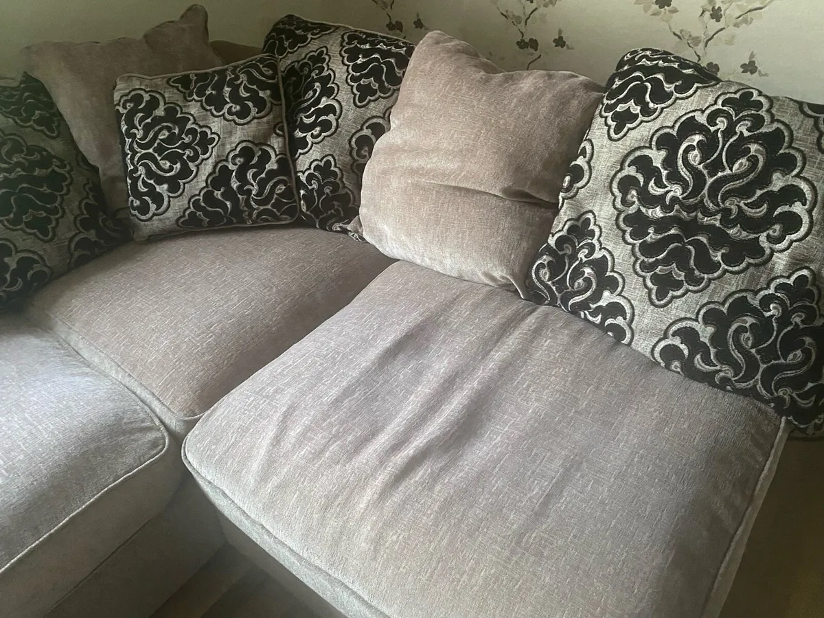 Furniture suite for sale - Image 3