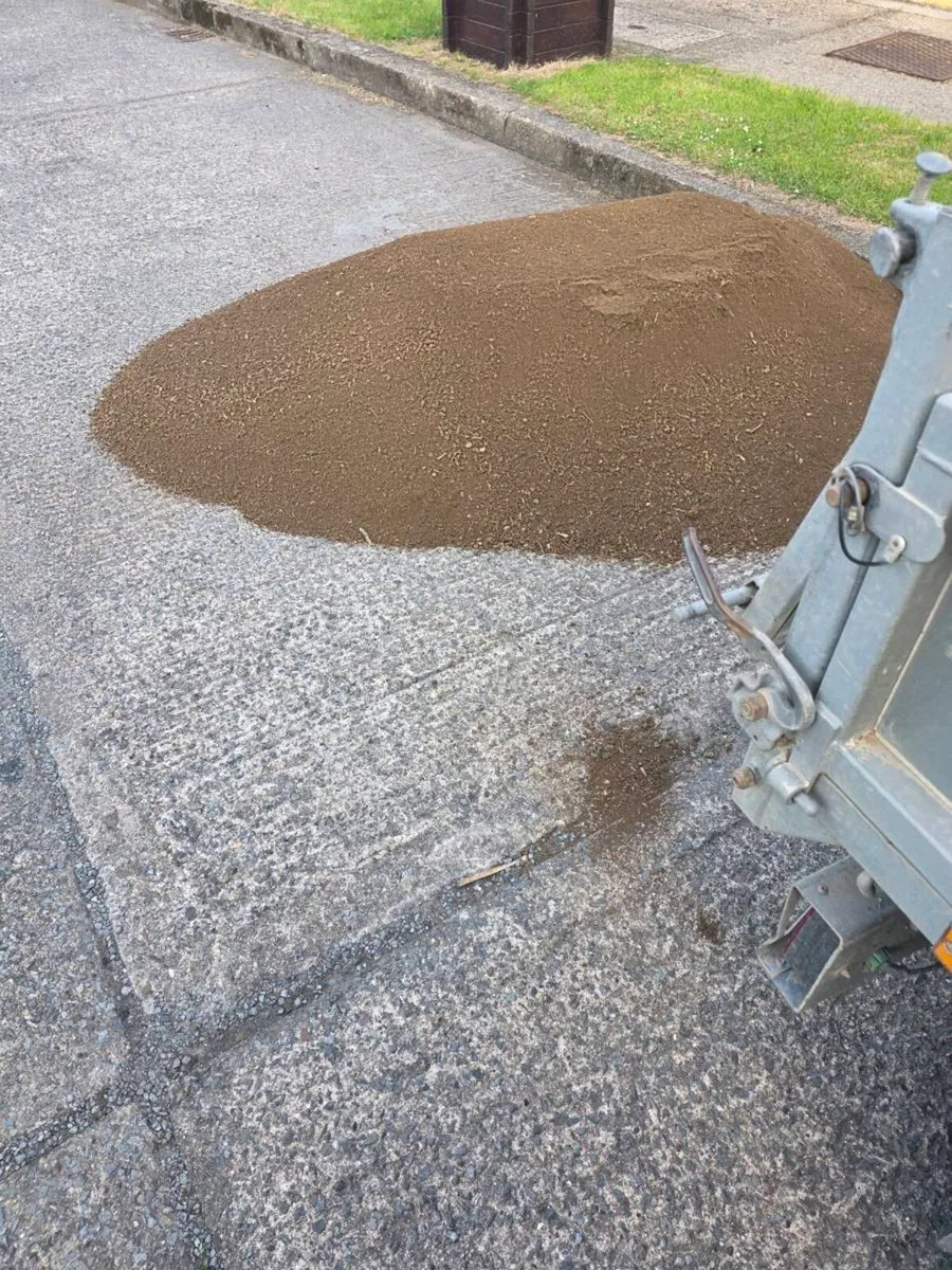 Premium Dry, Rich Screened Topsoil 🌱 - Image 1