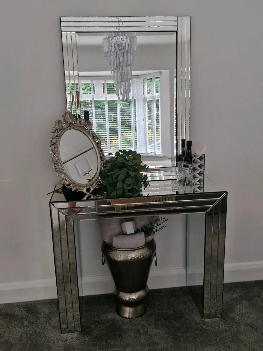 Beautiful Mirror side table and wall mirror - Image 4