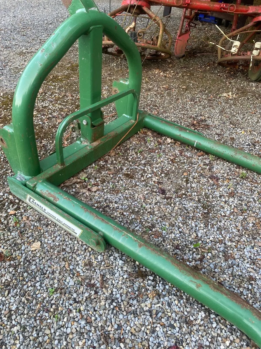 Bale lift - Image 1