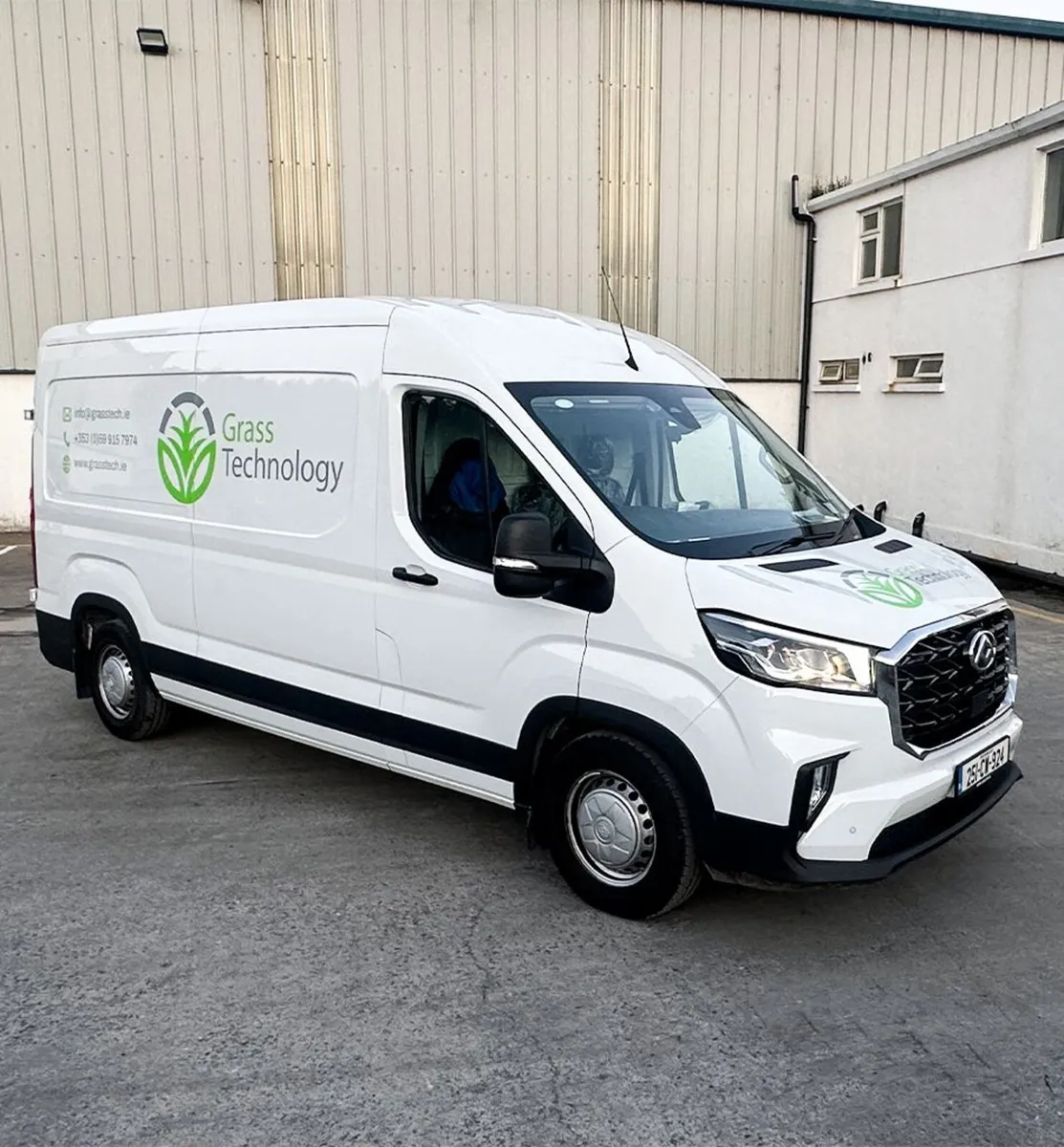 Vehicle branding, custom decals & stickers - Image 1