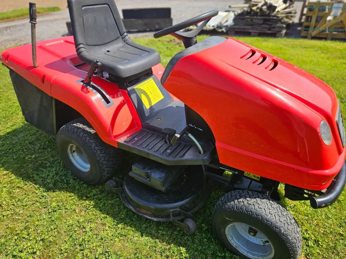 Ride on lawn mower 40" cut - Image 1