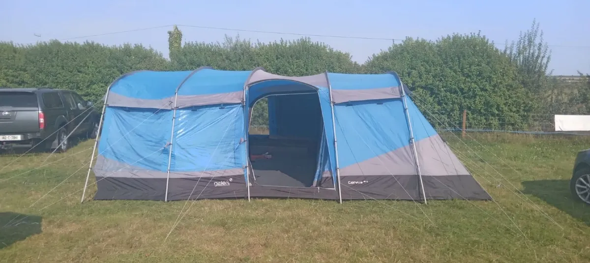 Camping tent