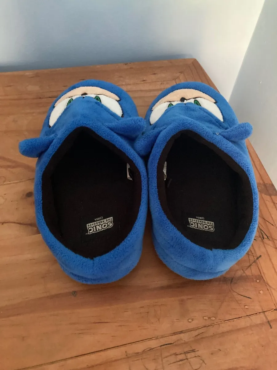 Sonic the Hedgehog plush slippers - Image 2
