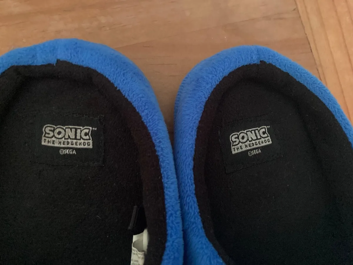 Sonic the Hedgehog plush slippers - Image 3