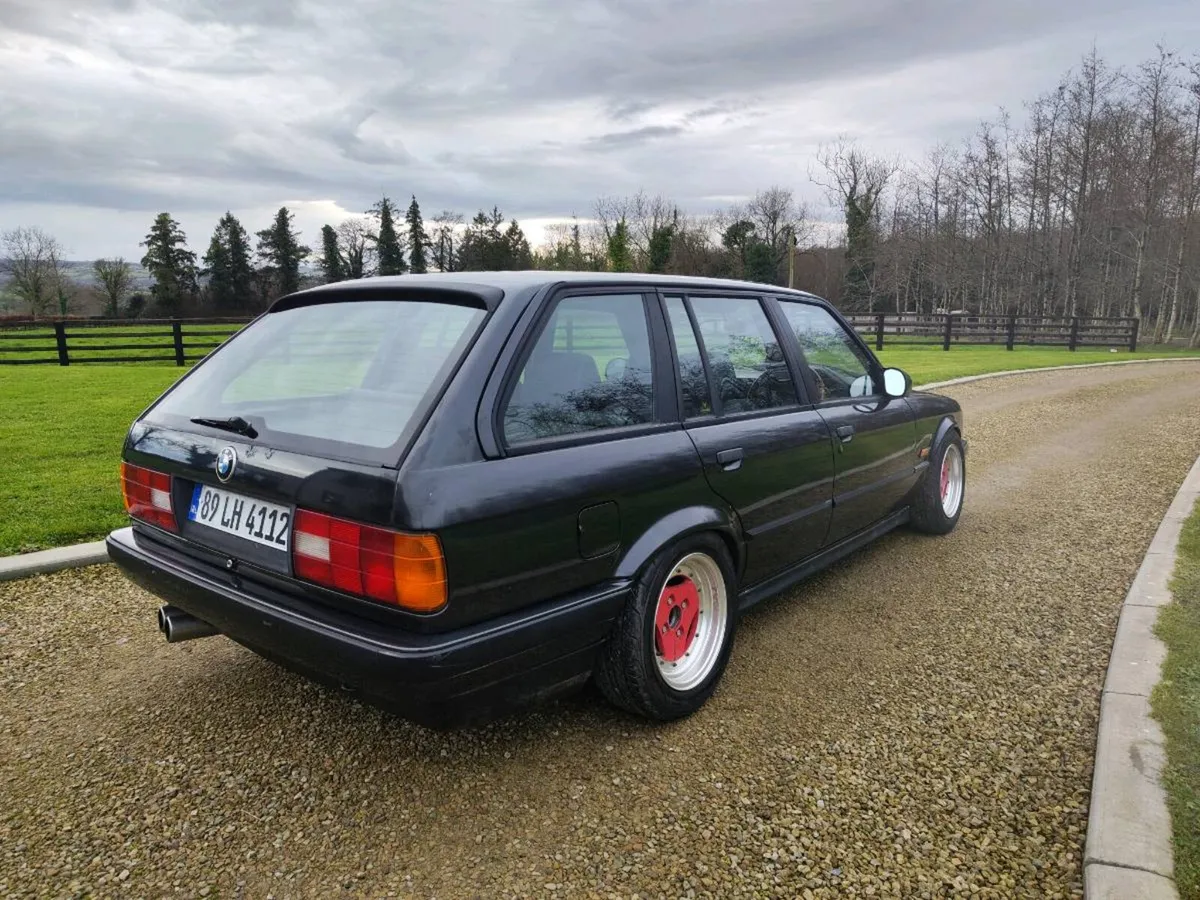 BMW 325i Touring - Image 1