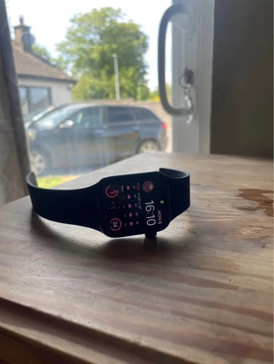 Apple Watch SE (Gen 2) - Image 2