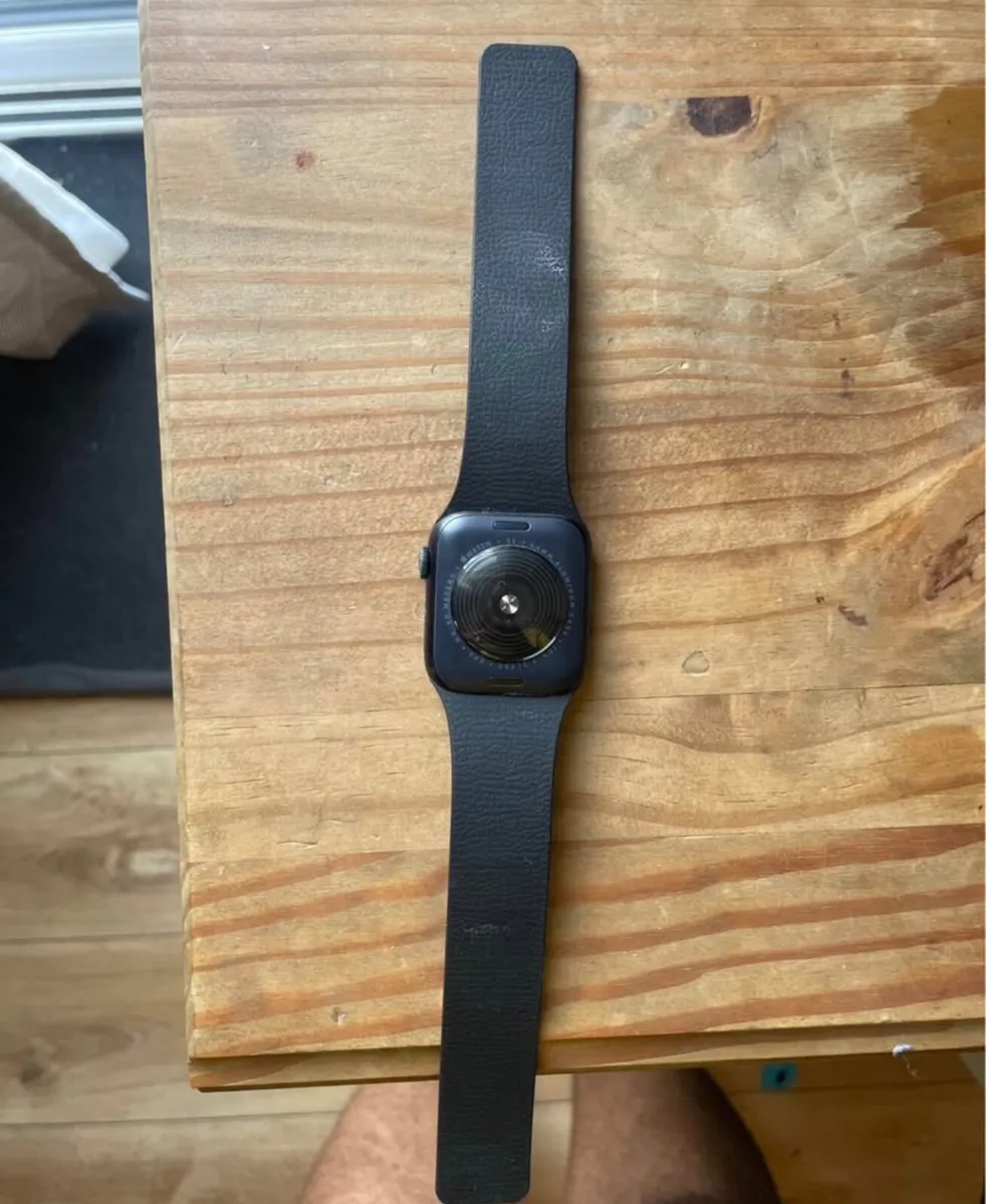 Apple Watch SE (Gen 2) - Image 3
