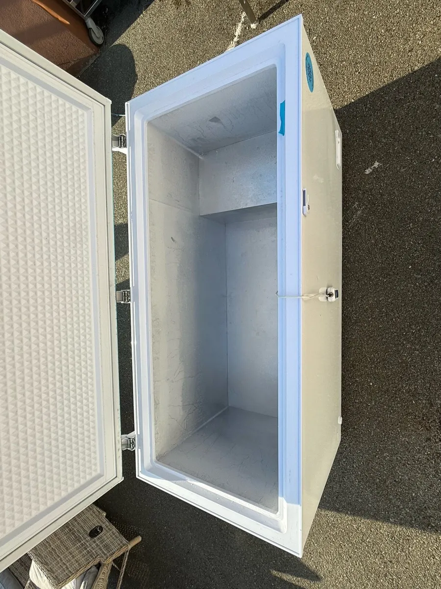 Unifrost CF501 chest freezer with stainless top - Image 4