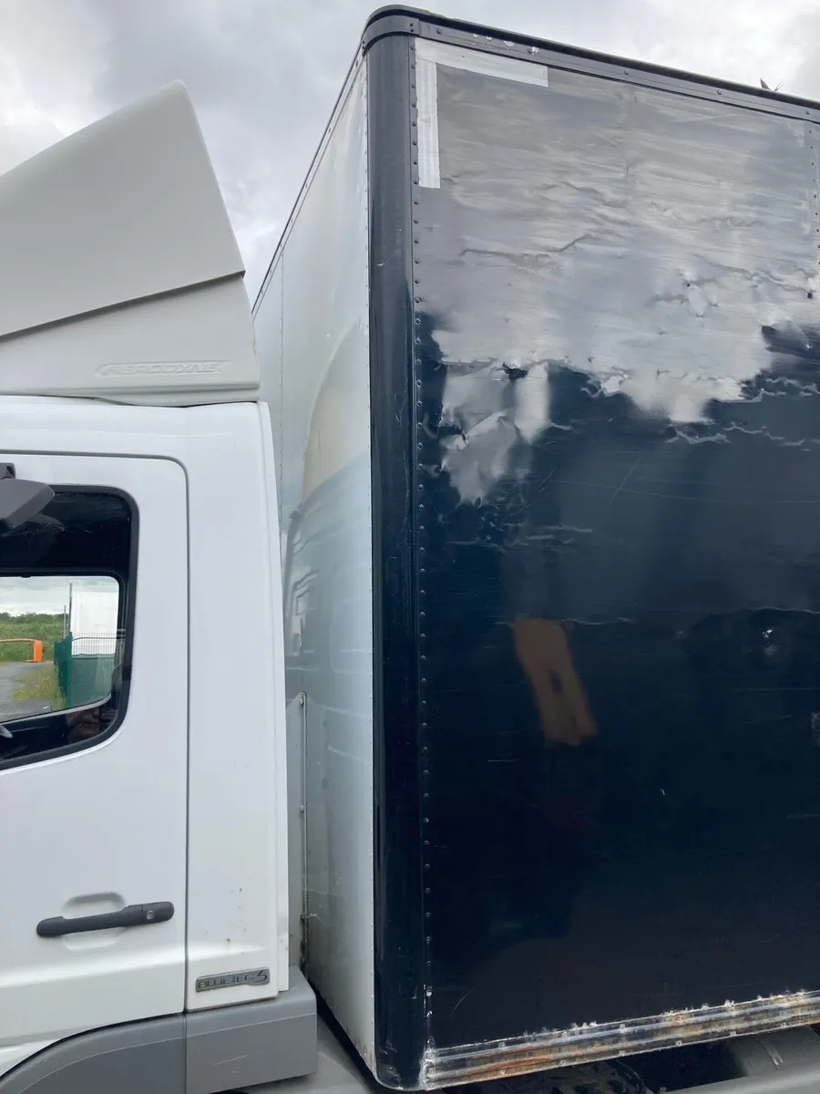 2010 Mercedes 818 24 ft Boxvan - Image 2