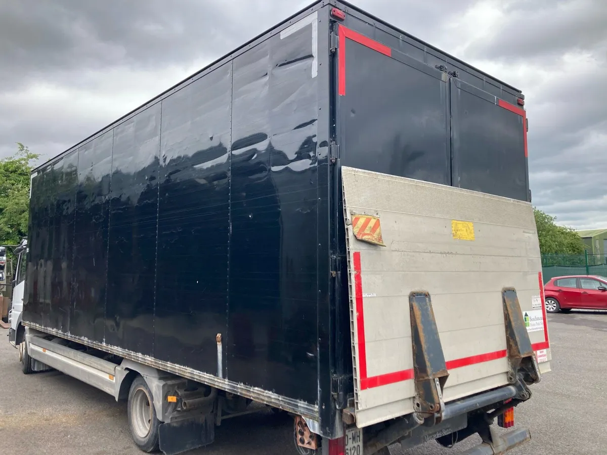 2010 Mercedes 818 24 ft Boxvan - Image 3