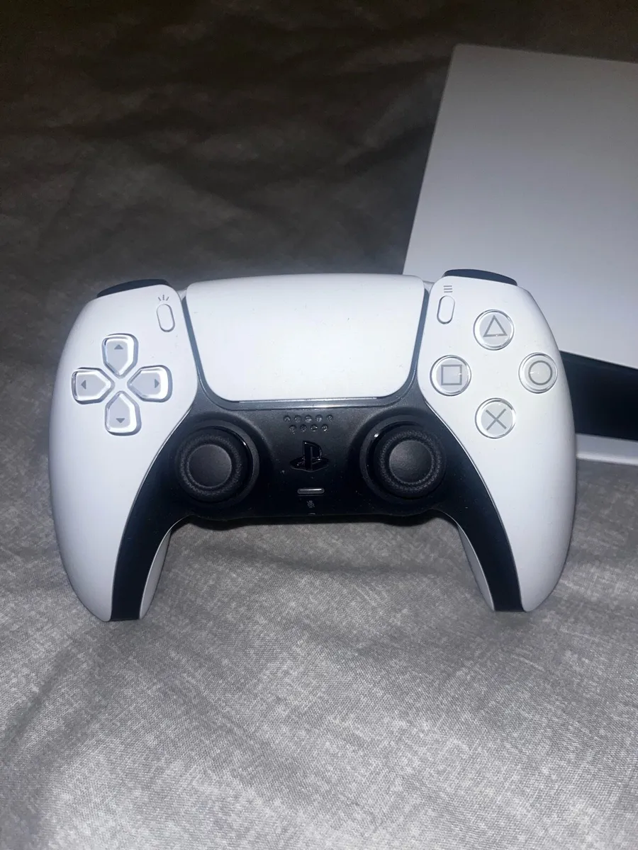 Ps5 + 2 controller - Image 3
