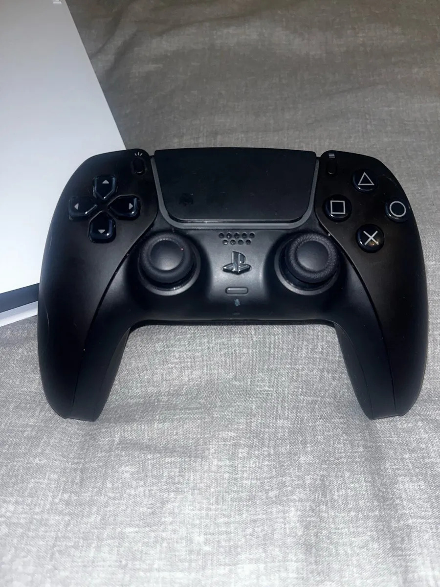 Ps5 + 2 controller - Image 2