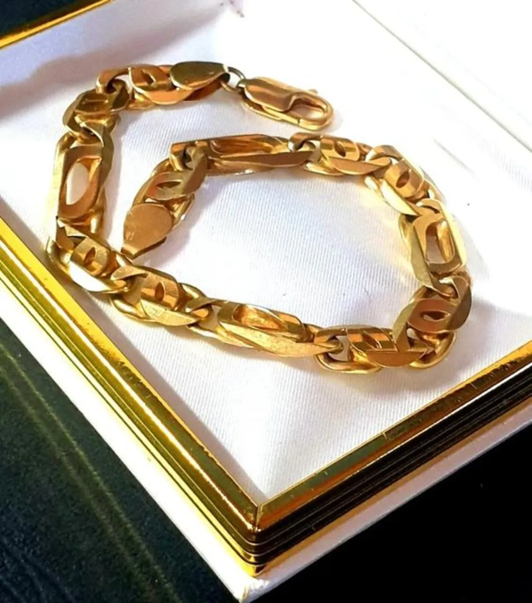 Vintage 9ct Gold Heavy Curb Link Bracelet - Image 2