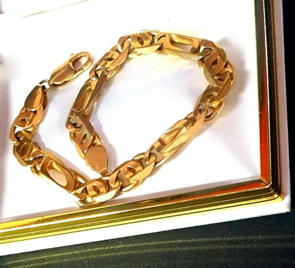 Vintage 9ct Gold Heavy Curb Link Bracelet - Image 3