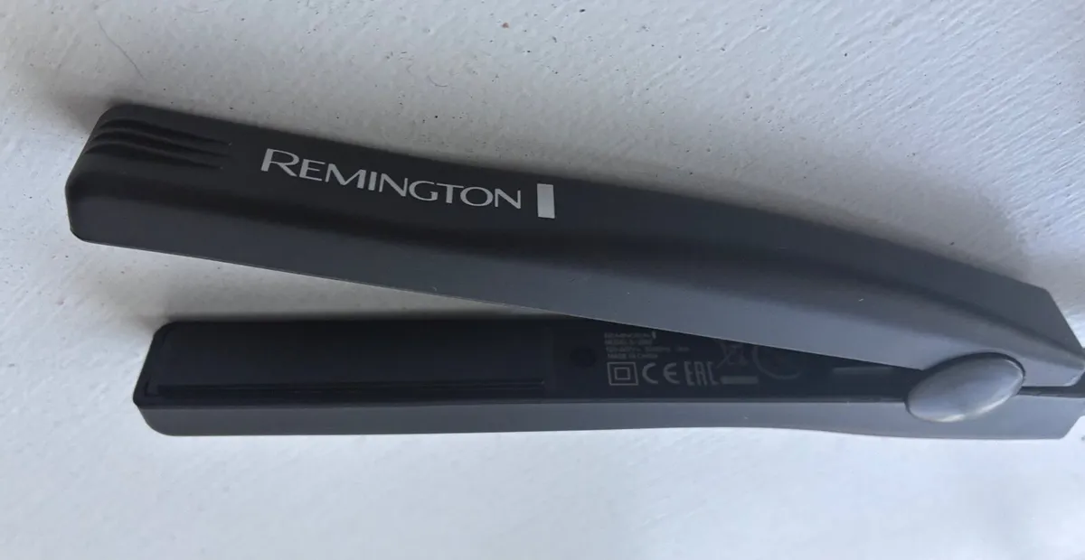 Remington "On The Go" mini hair straightener - Image 1