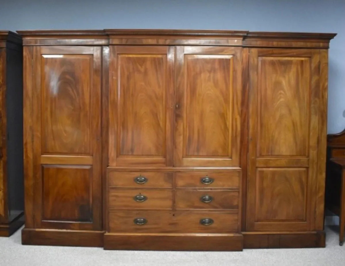 Regency ladies and gentlemen wardrobe