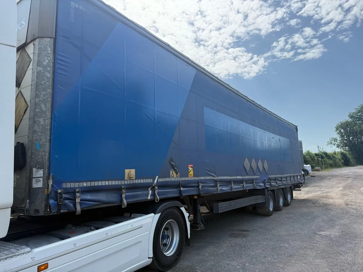 Schmitz Megaliner Curtainsider - Image 1