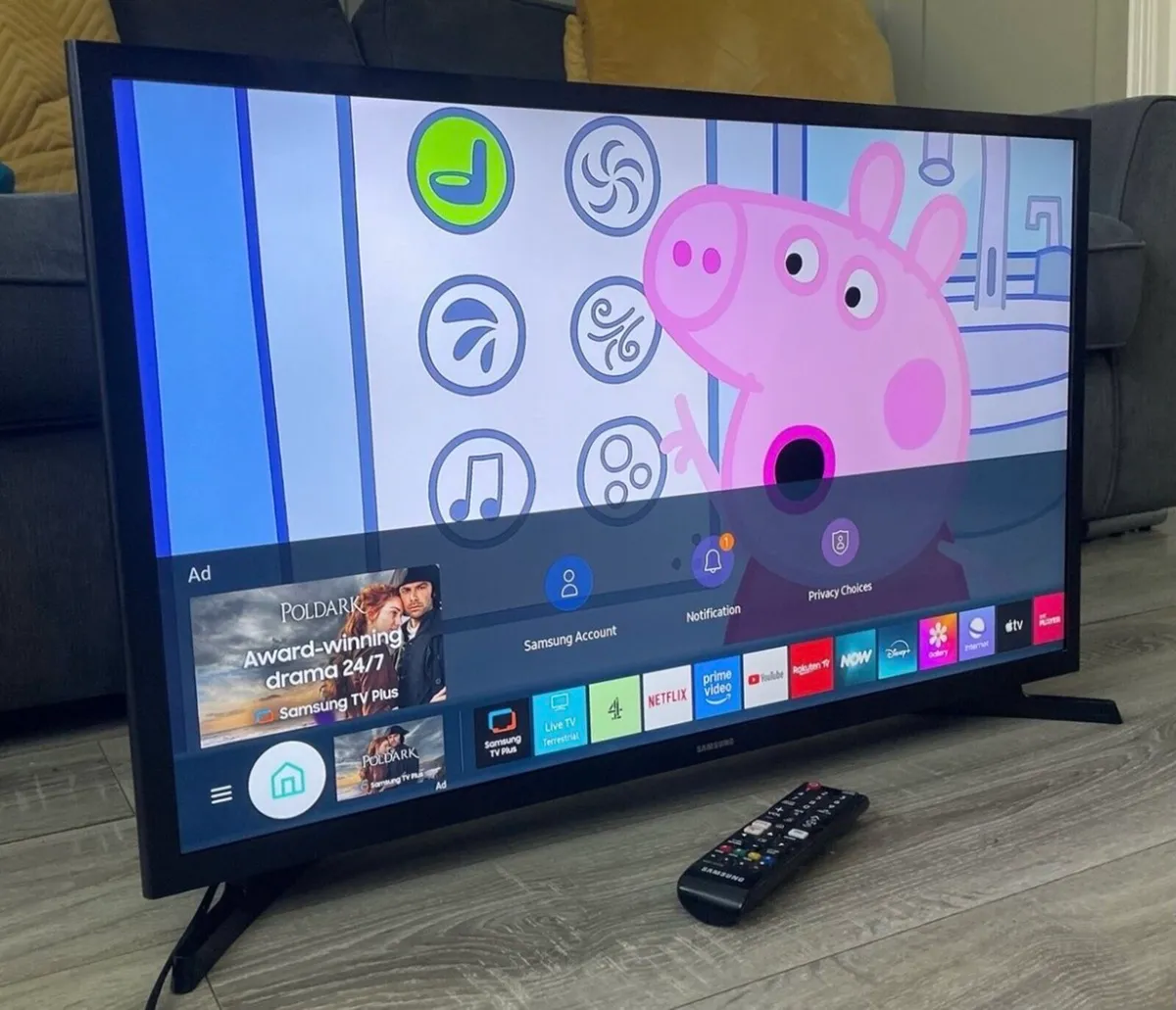 32” SAMSUNG HD SMART TV - Image 1
