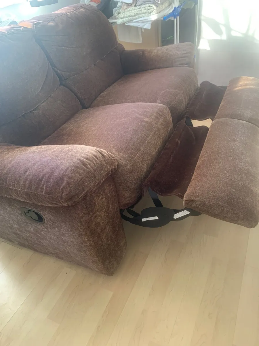 2 seater reclining couch FREE to take away. - Image 1