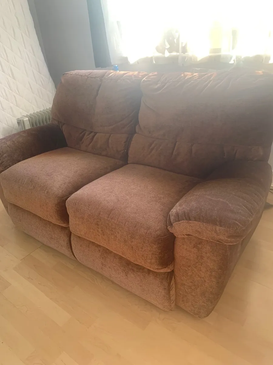 2 seater reclining couch FREE to take away. - Image 2