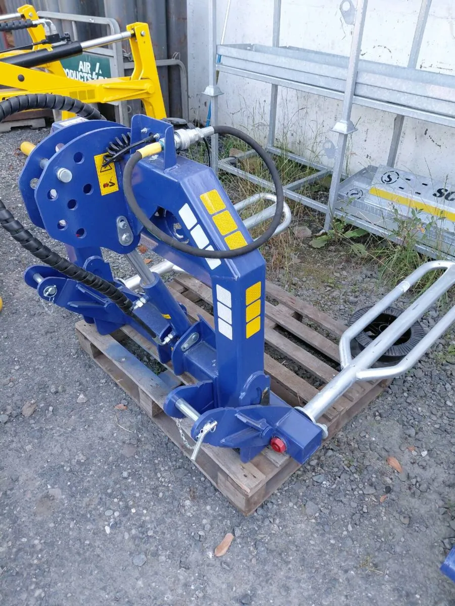 FARM SAFTEY Rear high fold bale handler - Image 1
