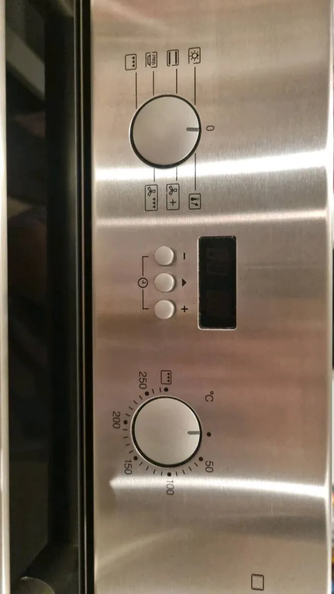 Miele Oven and Hob - Image 4