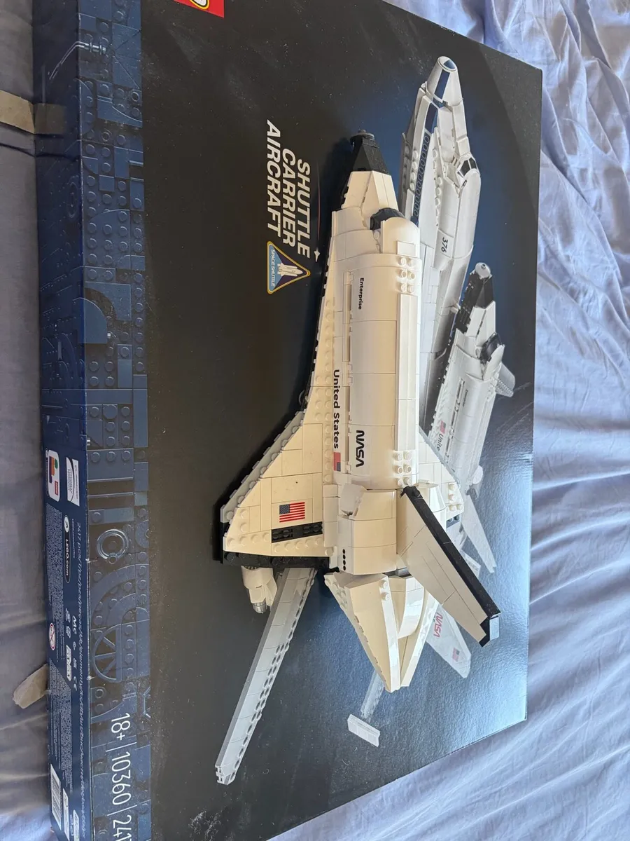 Lego Shuttlecraft and Carrier - Image 1