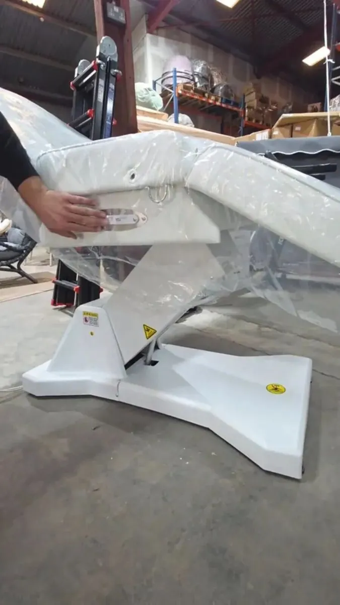 Electric Beauty Bed 3 Motor With Remote Brand new - Image 3