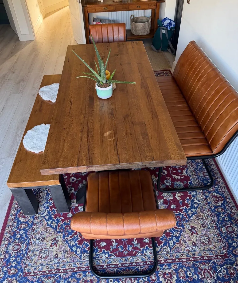 Kitchen table and chairs - Image 1