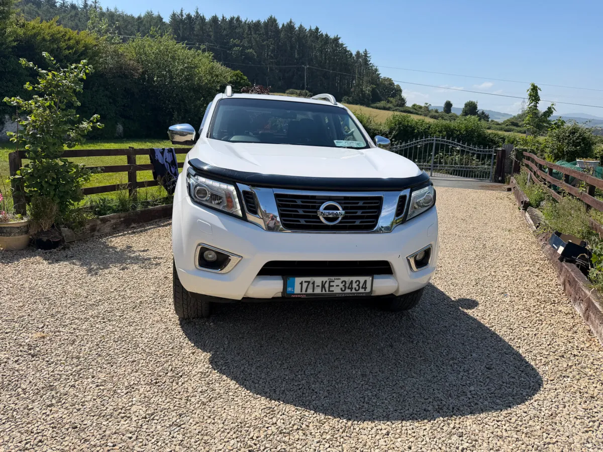 Nissan Navara 2017 2.3 Automatic 5 Seatet Crew cab - Image 2