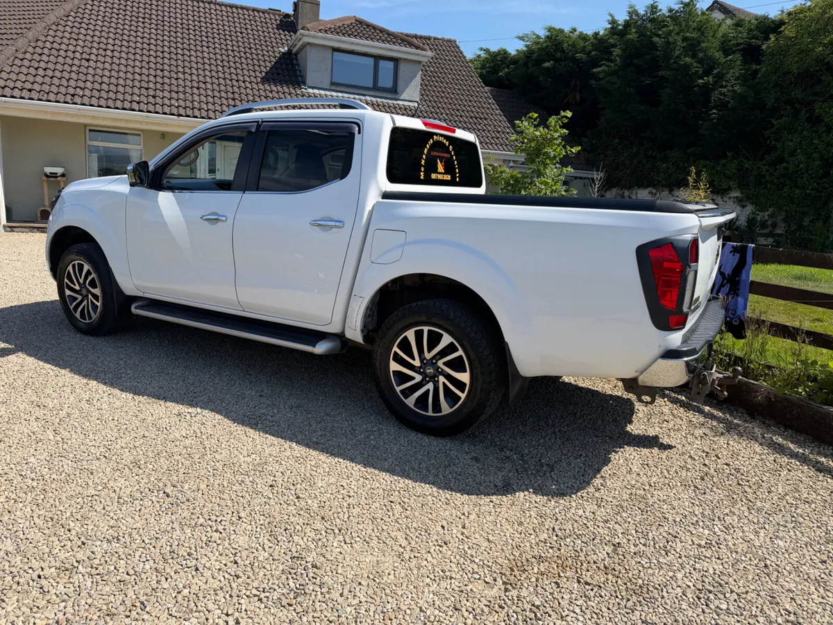 Nissan Navara 2017 2.3 Automatic 5 Seatet Crew cab - Image 4