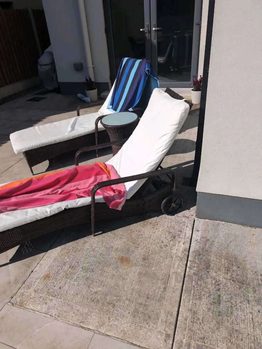 2 x wicker sun loungers - Image 2