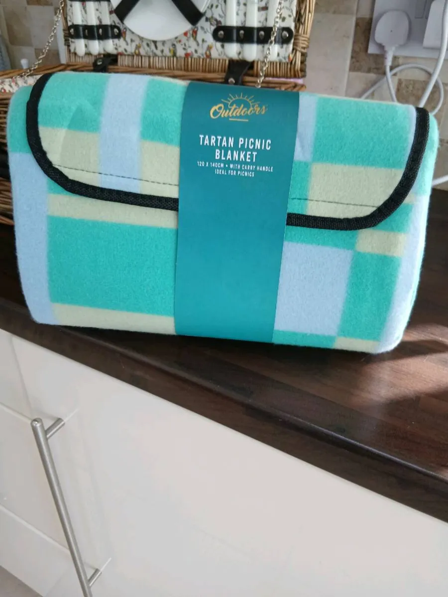 PICNIC HAMPER NEW FOR.    2 - Image 2