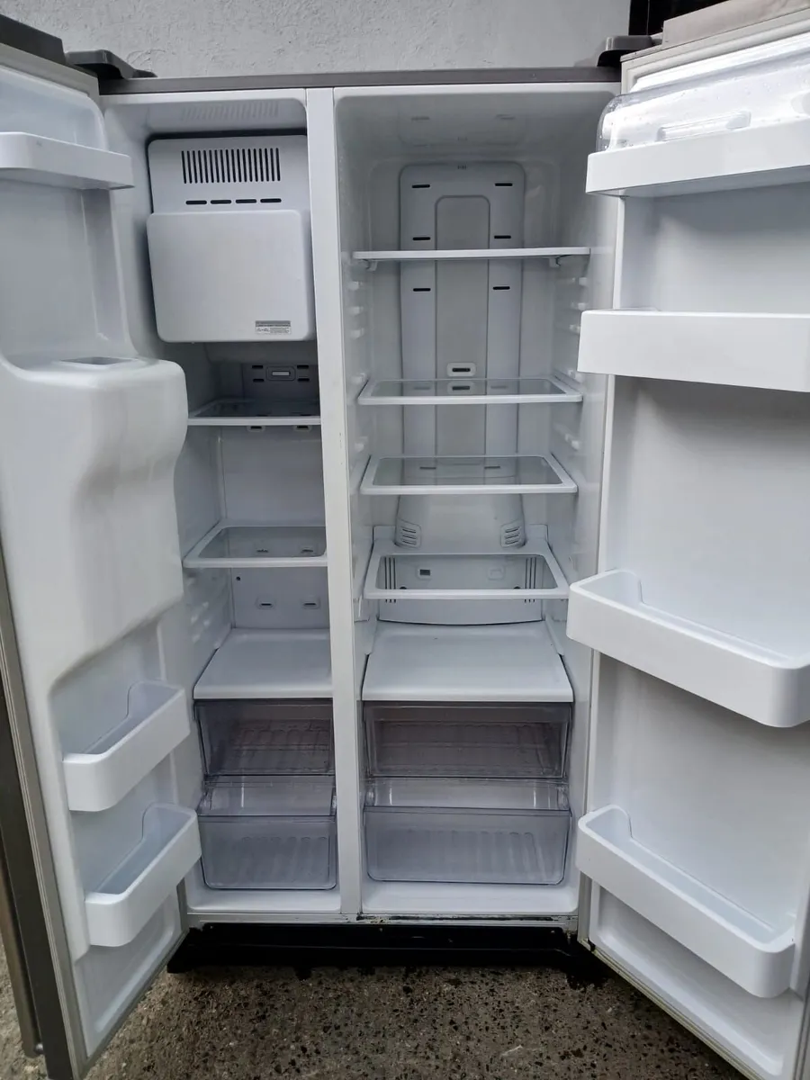 INDEZIT FRIDGE AND FREEZER - Image 2