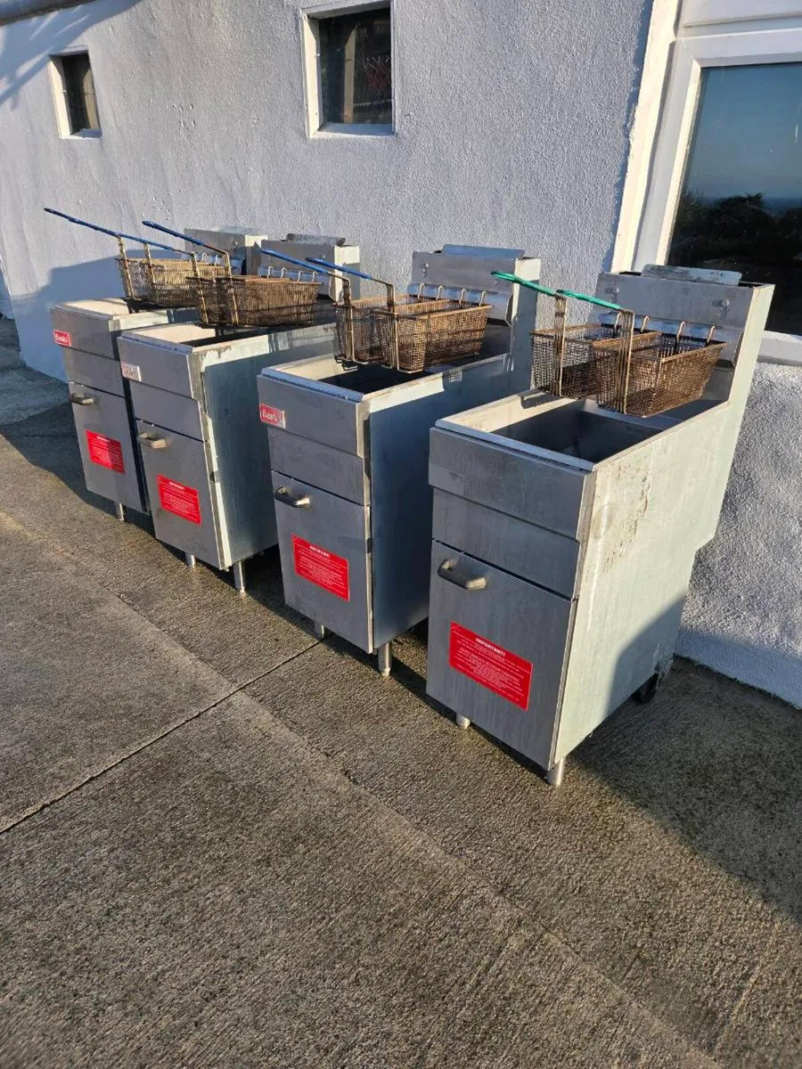 4 commercial banks gas fryers - Image 3