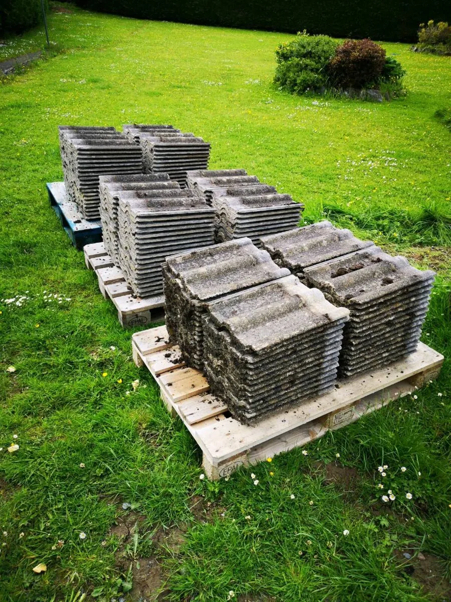 Redland 50 roof tiles - Image 1