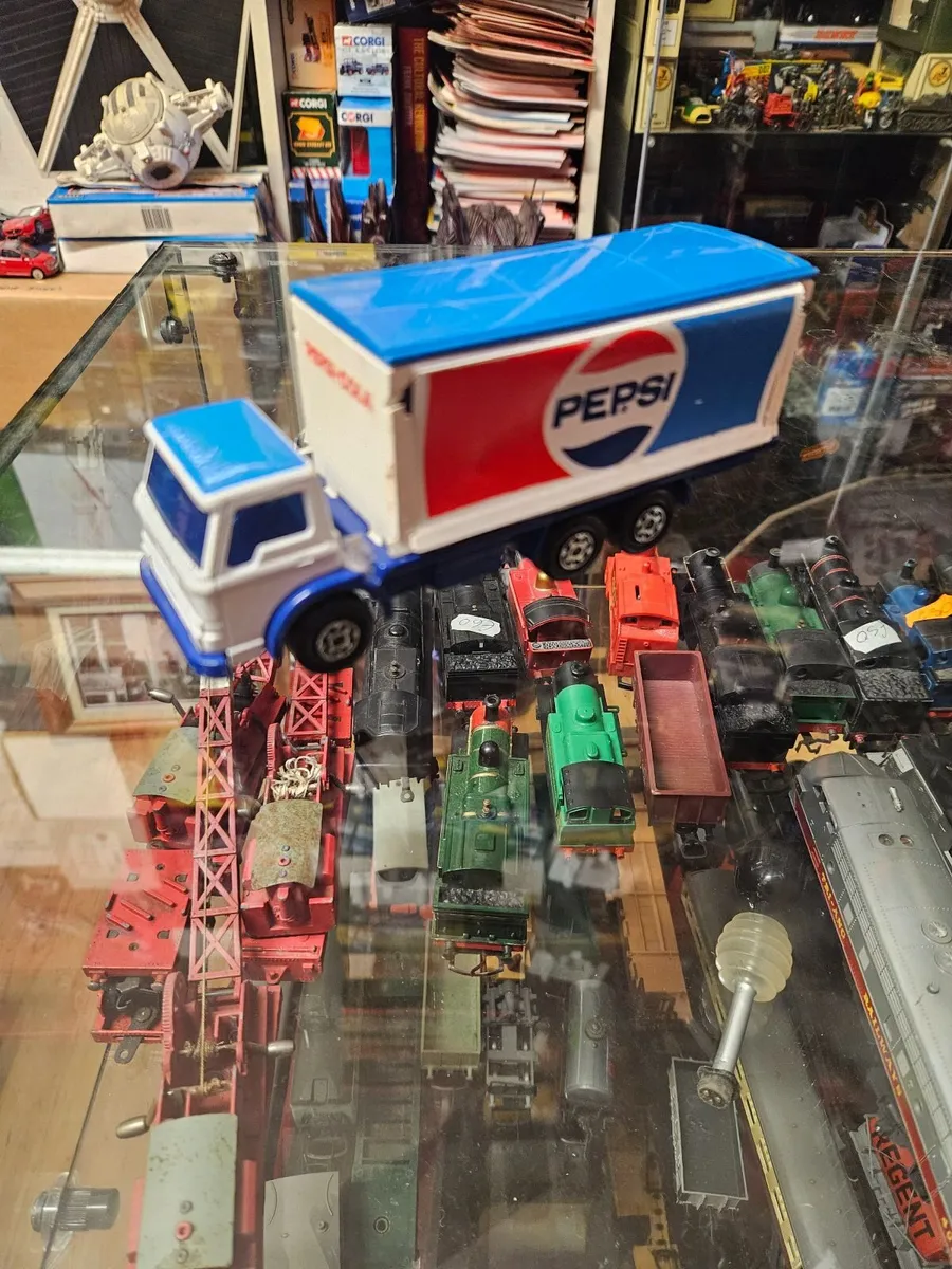 Matchbox Superkings Ford Pepsi Cola Truck - Image 1